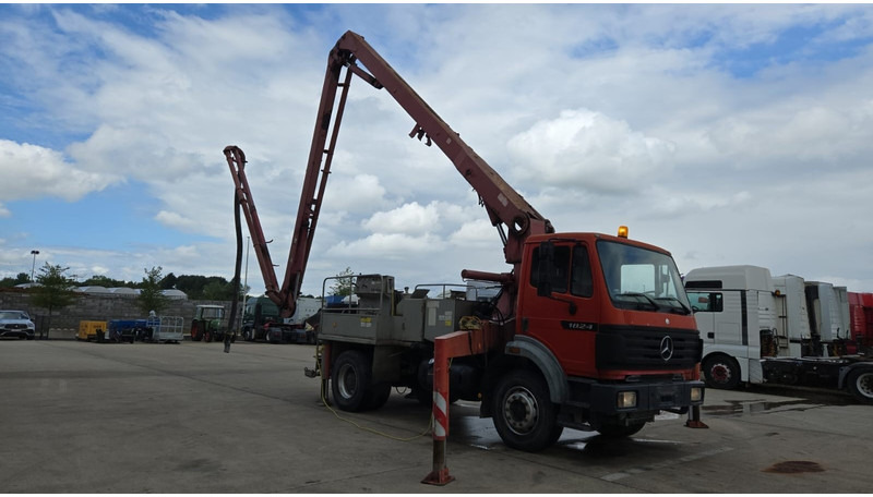 Mercedes-Benz SK 1824 (V6 / LAMES / GRAND PONT / PUTZMEISTER 24M/ JOYSTICK / RADIO) - Betoonipump: pilt 3 Mercedes-Benz SK 1824 (V6 / LAMES / GRAND PONT / PUTZMEISTER 24M/ JOYSTICK / RADIO) - Betoonipump: pilt 3