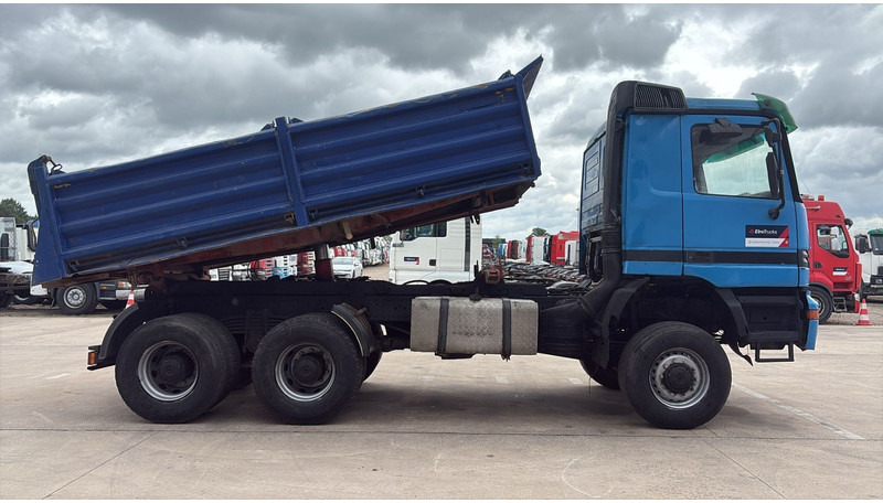 Mercedes-Benz actros 3340 (6X6 / BOITE MANUELLE /MANUAL GEARBOX / 3 PONTS / V6 / MP1) - Kallurauto: pilt 4 Mercedes-Benz actros 3340 (6X6 / BOITE MANUELLE /MANUAL GEARBOX / 3 PONTS / V6 / MP1) - Kallurauto: pilt 4
