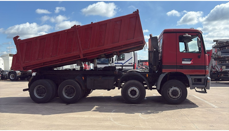 Mercedes-Benz actros 4140 (EPS / 8X6 / LAMES / GRAND PONT / GRAND BENNE / 3 PONTS / TRES BONNE ETAT) - Kallurauto: pilt 4 Mercedes-Benz actros 4140 (EPS / 8X6 / LAMES / GRAND PONT / GRAND BENNE / 3 PONTS / TRES BONNE ETAT) - Kallurauto: pilt 4
