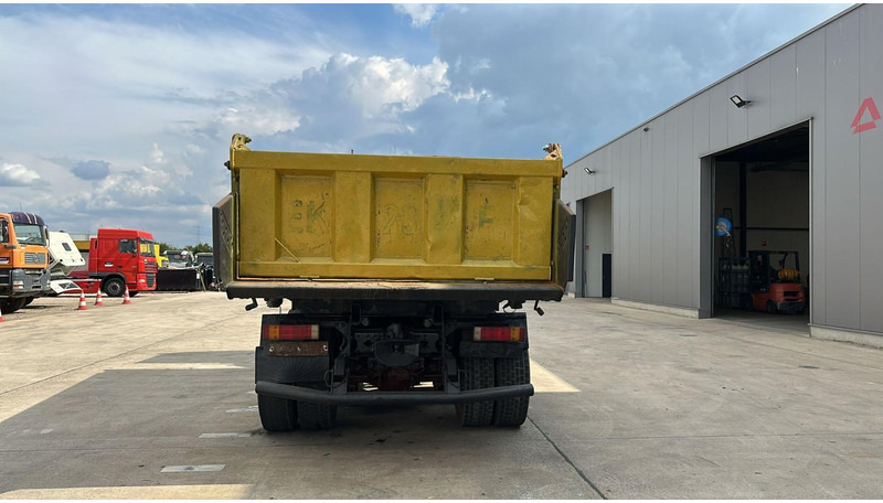 Renault Kerax 385 (POMPE MANUELLE / MANUAL PUMP / 6X4 / LAMES / GRAND PONT) - Kallurauto: pilt 5 Renault Kerax 385 (POMPE MANUELLE / MANUAL PUMP / 6X4 / LAMES / GRAND PONT) - Kallurauto: pilt 5