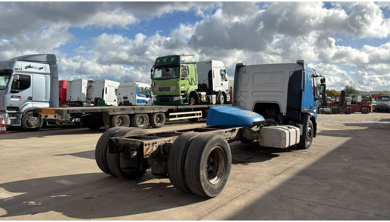 Renault Premium 320 (BOITE MANUELLE / MANUAL GEARBOX) - Kabiinišassiiga veoauto: pilt 4 Renault Premium 320 (BOITE MANUELLE / MANUAL GEARBOX) - Kabiinišassiiga veoauto: pilt 4