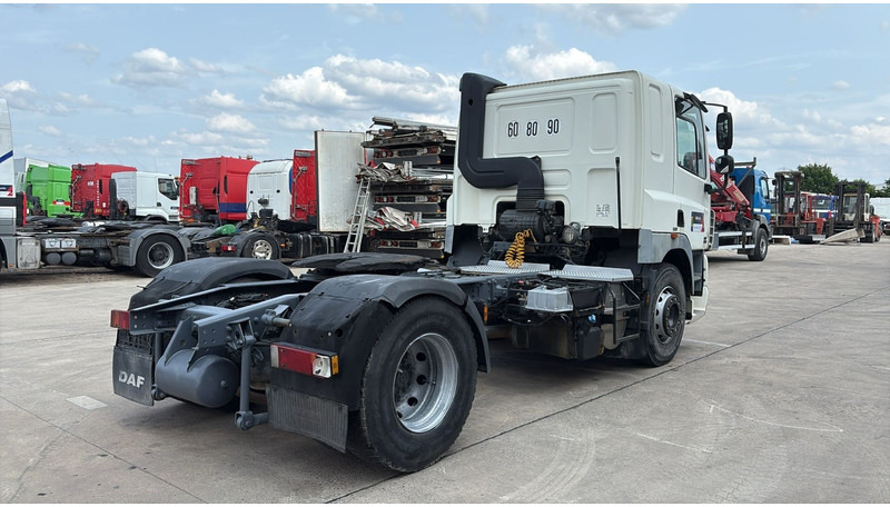 DAF 85 CF 410 (LOW CABIN / PETIT CABINE / TRES PROPRE / CLEAN CONDITION) - Sadulveok: pilt 5 DAF 85 CF 410 (LOW CABIN / PETIT CABINE / TRES PROPRE / CLEAN CONDITION) - Sadulveok: pilt 5