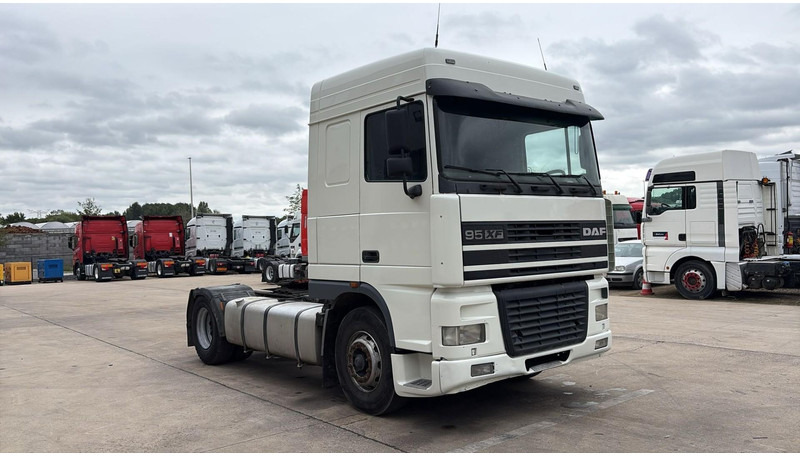 DAF 95 XF 430 (EURO 3 / BOITE MANUELLE / MANUAL GEARBOX) - Sadulveok: pilt 3 DAF 95 XF 430 (EURO 3 / BOITE MANUELLE / MANUAL GEARBOX) - Sadulveok: pilt 3