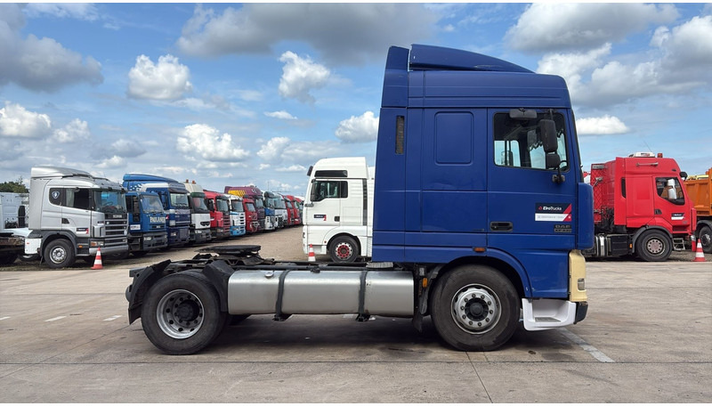 DAF 95 XF 430 (EURO 3 / BOITE MANUELLE / MANUAL GEARBOX) - Sadulveok: pilt 4 DAF 95 XF 430 (EURO 3 / BOITE MANUELLE / MANUAL GEARBOX) - Sadulveok: pilt 4