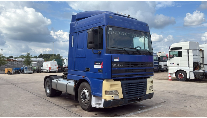 DAF 95 XF 430 (EURO 3 / BOITE MANUELLE / MANUAL GEARBOX) - Sadulveok: pilt 3 DAF 95 XF 430 (EURO 3 / BOITE MANUELLE / MANUAL GEARBOX) - Sadulveok: pilt 3