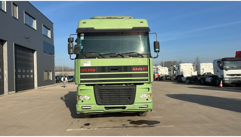 DAF XF 95.430 (EURO 2 / MANUAL PUMP / POMPE MANUELLE / BOITE MANUELLE) - Sadulveok: pilt 4 DAF XF 95.430 (EURO 2 / MANUAL PUMP / POMPE MANUELLE / BOITE MANUELLE) - Sadulveok: pilt 4