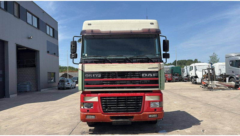 DAF XF 95.430 (EURO 3 / BOITE MANUELLE / MANUAL GEARBOX) - Sadulveok: pilt 2 DAF XF 95.430 (EURO 3 / BOITE MANUELLE / MANUAL GEARBOX) - Sadulveok: pilt 2