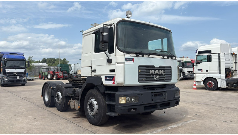 MAN 25.403 (6X2 / 6 CYLINDER / EURO 2 / MANUAL GEARBOX / 8 TYRES) - Sadulveok: pilt 2 MAN 25.403 (6X2 / 6 CYLINDER / EURO 2 / MANUAL GEARBOX / 8 TYRES) - Sadulveok: pilt 2