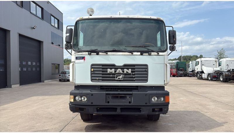 MAN 25.403 (6X2 / 6 CYLINDER / EURO 2 / MANUAL GEARBOX / 8 TYRES) - Sadulveok: pilt 5 MAN 25.403 (6X2 / 6 CYLINDER / EURO 2 / MANUAL GEARBOX / 8 TYRES) - Sadulveok: pilt 5