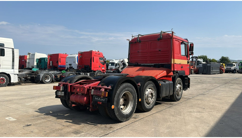 MAN 26.414 (6X2 / ORIGINAL TRACTOR UNIT / EURO 2 / MANUAL GEARBOX / BOITE MANUELLE) - Sadulveok: pilt 4 MAN 26.414 (6X2 / ORIGINAL TRACTOR UNIT / EURO 2 / MANUAL GEARBOX / BOITE MANUELLE) - Sadulveok: pilt 4