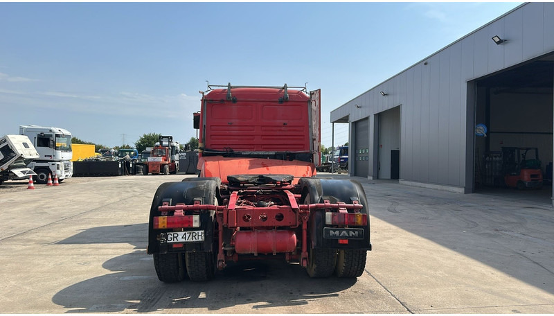 MAN 26.414 (6X2 / ORIGINAL TRACTOR UNIT / EURO 2 / MANUAL GEARBOX / BOITE MANUELLE) - Sadulveok: pilt 5 MAN 26.414 (6X2 / ORIGINAL TRACTOR UNIT / EURO 2 / MANUAL GEARBOX / BOITE MANUELLE) - Sadulveok: pilt 5