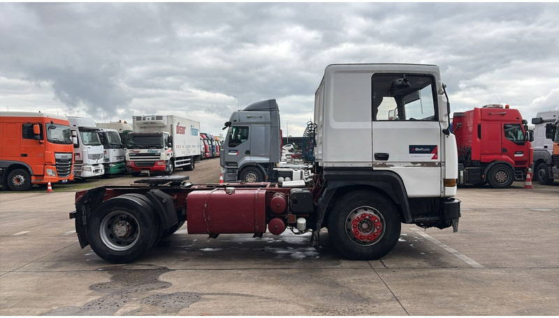 Renault R 385 Major (2 CULASSE / LAMES / GRAND PONT / STEEL SUSP. / MANUAL PUMP / POMPE MANUELLE) - Sadulveok: pilt 3 Renault R 385 Major (2 CULASSE / LAMES / GRAND PONT / STEEL SUSP. / MANUAL PUMP / POMPE MANUELLE) - Sadulveok: pilt 3