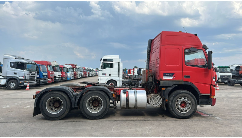 Volvo FM 12 - 420 (6X4 / TRACTEUR ORIGINAL / BOITE MANUELLE / MANUAL GEARBOX / PROPRE) - Sadulveok: pilt 4 Volvo FM 12 - 420 (6X4 / TRACTEUR ORIGINAL / BOITE MANUELLE / MANUAL GEARBOX / PROPRE) - Sadulveok: pilt 4