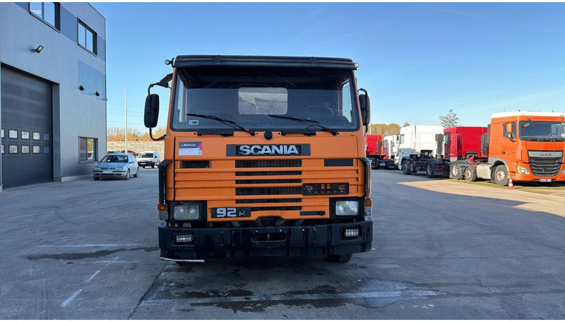 Scania 92 M (MANUAL PUMP / 6X4 / STEEL SUSP. / LAMES / POMPE MANUELLE) - Kallurauto: pilt 2 Scania 92 M (MANUAL PUMP / 6X4 / STEEL SUSP. / LAMES / POMPE MANUELLE) - Kallurauto: pilt 2