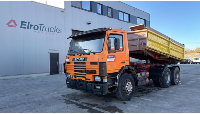 Scania 92 M (MANUAL PUMP / 6X4 / STEEL SUSP. / LAMES / POMPE MANUELLE) - Kallurauto: pilt 1 Scania 92 M (MANUAL PUMP / 6X4 / STEEL SUSP. / LAMES / POMPE MANUELLE) - Kallurauto: pilt 1