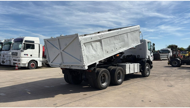 Scania 94 - 260 (BOITE MANUELLE / LAMES / STEEL SUSP. / 6X4 / MANUAL GEARBOX) - Kallurauto: pilt 4 Scania 94 - 260 (BOITE MANUELLE / LAMES / STEEL SUSP. / 6X4 / MANUAL GEARBOX) - Kallurauto: pilt 4