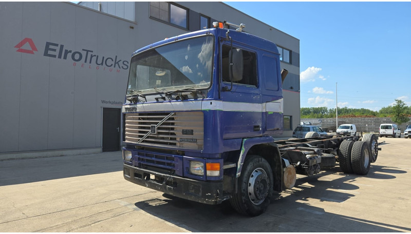 Volvo F 12 - 360 (FULL STEEL SUSPENSION / MANUAL PUMP / SUSP. LAMES / 6X2) - Kabiinišassiiga veoauto: pilt 1 Volvo F 12 - 360 (FULL STEEL SUSPENSION / MANUAL PUMP / SUSP. LAMES / 6X2) - Kabiinišassiiga veoauto: pilt 1