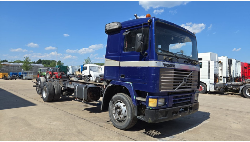 Volvo F 12 - 360 (FULL STEEL SUSPENSION / MANUAL PUMP / SUSP. LAMES / 6X2) - Kabiinišassiiga veoauto: pilt 3 Volvo F 12 - 360 (FULL STEEL SUSPENSION / MANUAL PUMP / SUSP. LAMES / 6X2) - Kabiinišassiiga veoauto: pilt 3