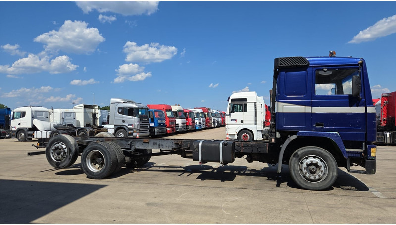 Volvo F 12 - 360 (FULL STEEL SUSPENSION / MANUAL PUMP / SUSP. LAMES / 6X2) - Kabiinišassiiga veoauto: pilt 4 Volvo F 12 - 360 (FULL STEEL SUSPENSION / MANUAL PUMP / SUSP. LAMES / 6X2) - Kabiinišassiiga veoauto: pilt 4
