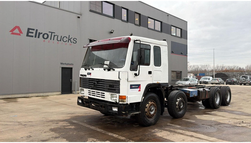 Volvo FL 10 - 320 (POMPE MANUELLE / MANUAL PUMP / LAMES / STEEL SUSP. / 8X4) - Kabiinišassiiga veoauto: pilt 1 Volvo FL 10 - 320 (POMPE MANUELLE / MANUAL PUMP / LAMES / STEEL SUSP. / 8X4) - Kabiinišassiiga veoauto: pilt 1