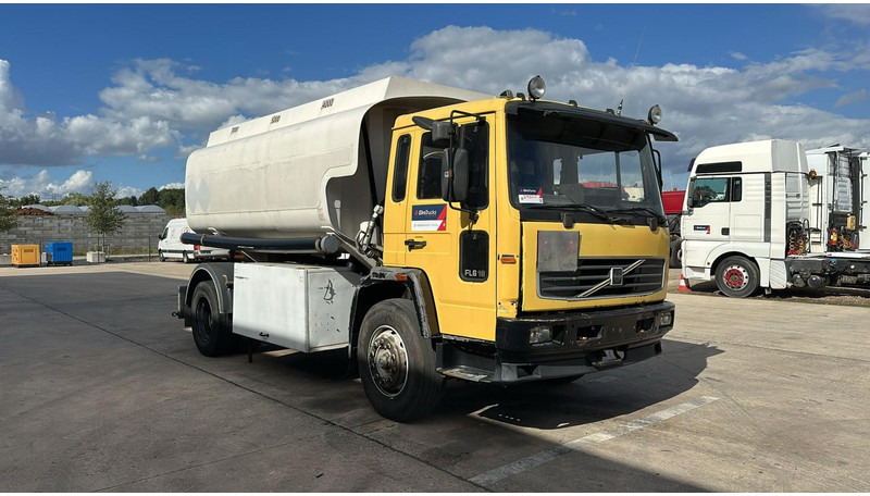 Volvo FL 6-18 (12400 LITERS / 3 COMPARTIMENTS / EURO 2 / STEEL SUSP. / LAMES) - Tsisternauto: pilt 3 Volvo FL 6-18 (12400 LITERS / 3 COMPARTIMENTS / EURO 2 / STEEL SUSP. / LAMES) - Tsisternauto: pilt 3