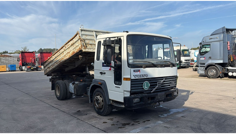 Volvo FL 6 - 8 (MANUAL PUMP / POMPE MANUELLE) - Kallurauto: pilt 2 Volvo FL 6 - 8 (MANUAL PUMP / POMPE MANUELLE) - Kallurauto: pilt 2