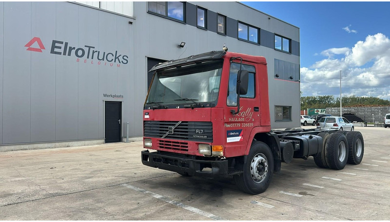 Volvo FL 7 - 260 (6X4 / LAMES / POMPE MANUELLE / MANUAL PUMP / STEEL SUSP.) - Kabiinišassiiga veoauto: pilt 1 Volvo FL 7 - 260 (6X4 / LAMES / POMPE MANUELLE / MANUAL PUMP / STEEL SUSP.) - Kabiinišassiiga veoauto: pilt 1