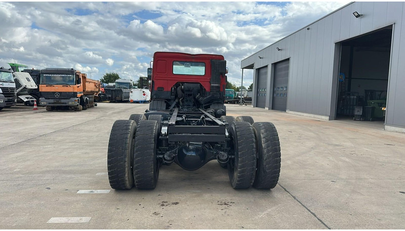 Volvo FL 7 - 260 (6X4 / LAMES / POMPE MANUELLE / MANUAL PUMP / STEEL SUSP.) - Kabiinišassiiga veoauto: pilt 5 Volvo FL 7 - 260 (6X4 / LAMES / POMPE MANUELLE / MANUAL PUMP / STEEL SUSP.) - Kabiinišassiiga veoauto: pilt 5