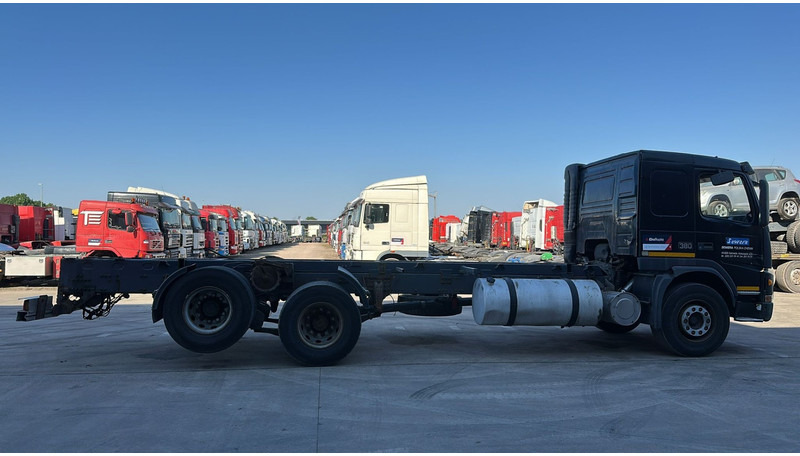 Volvo FM 12 - 380 (FULL STEEL SUSP. / SUSP. LAMES / CHASSIS LONGUE / 10 TYRES / TRES BONNE ETAT) - Kabiinišassiiga veoauto: pilt 4 Volvo FM 12 - 380 (FULL STEEL SUSP. / SUSP. LAMES / CHASSIS LONGUE / 10 TYRES / TRES BONNE ETAT) - Kabiinišassiiga veoauto: pilt 4