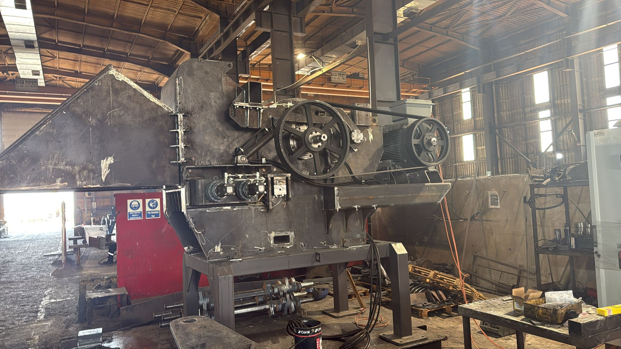 GALEN Wood Chipper from STOCK - Puiduhakkurid: pilt 1 GALEN Wood Chipper from STOCK - Puiduhakkurid: pilt 1