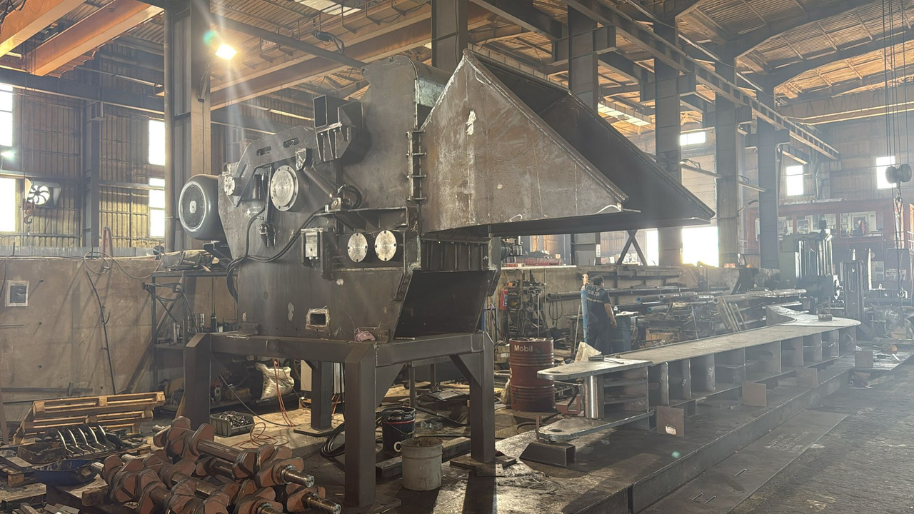 GALEN Wood Chipper from STOCK - Puiduhakkurid: pilt 2 GALEN Wood Chipper from STOCK - Puiduhakkurid: pilt 2