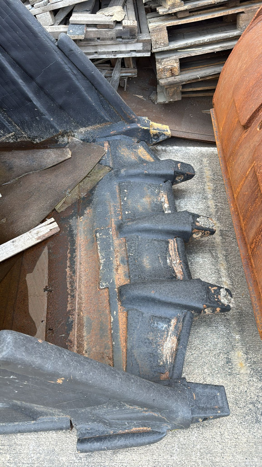 HITACHI ZX520/530 Cheap Second Hand Bucket - Ekskavaatori kopp: pilt 3 HITACHI ZX520/530 Cheap Second Hand Bucket - Ekskavaatori kopp: pilt 3