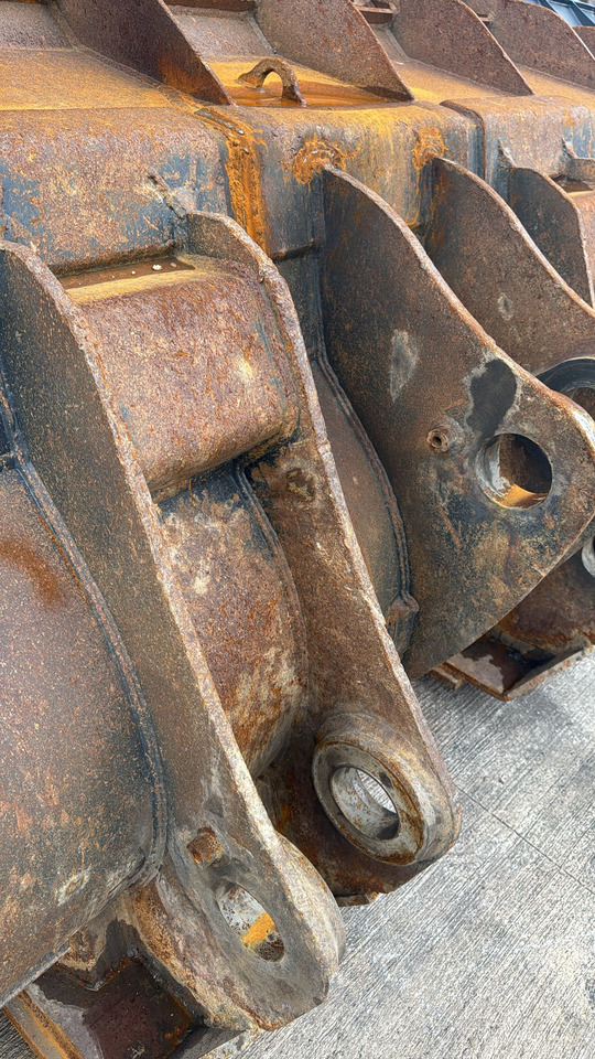 KOMATSU WA500 Loading Bucket - Laaduri kopp: pilt 4 KOMATSU WA500 Loading Bucket - Laaduri kopp: pilt 4