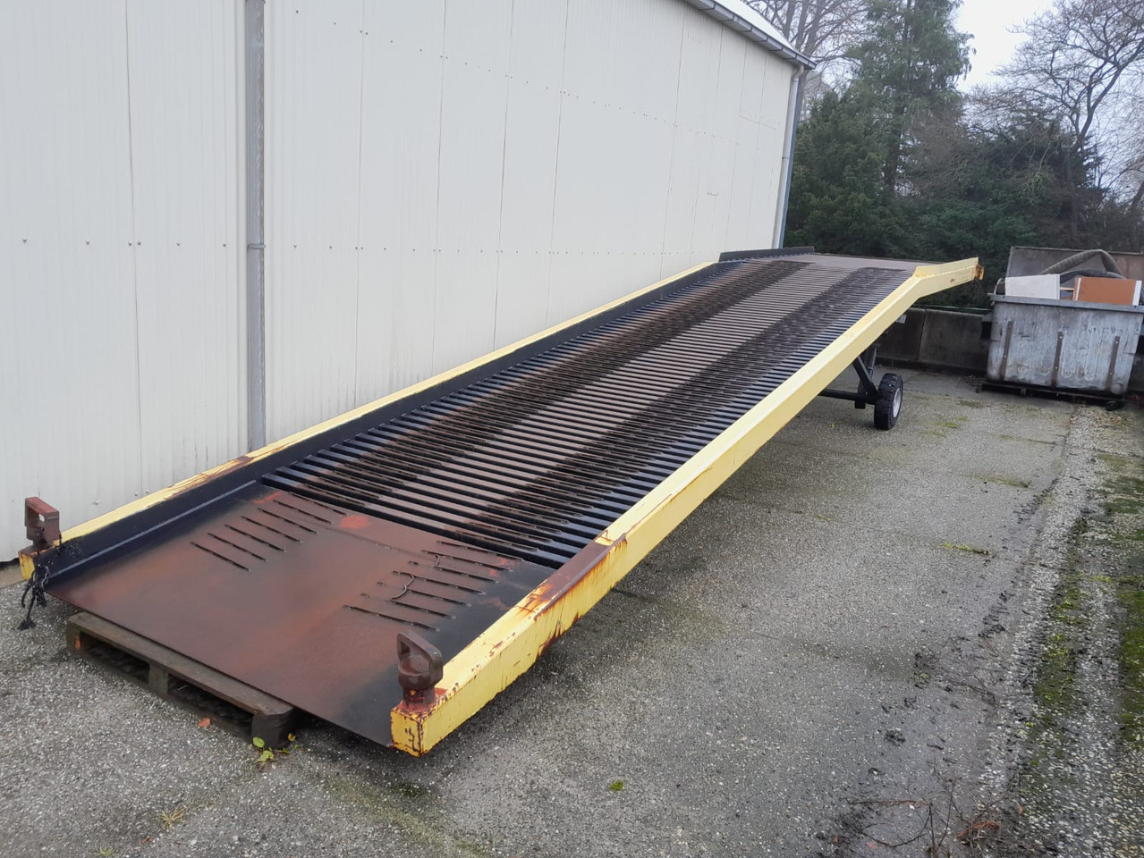 2,25 m geel gebruikt - Laadimisramp: pilt 1 2,25 m geel gebruikt - Laadimisramp: pilt 1