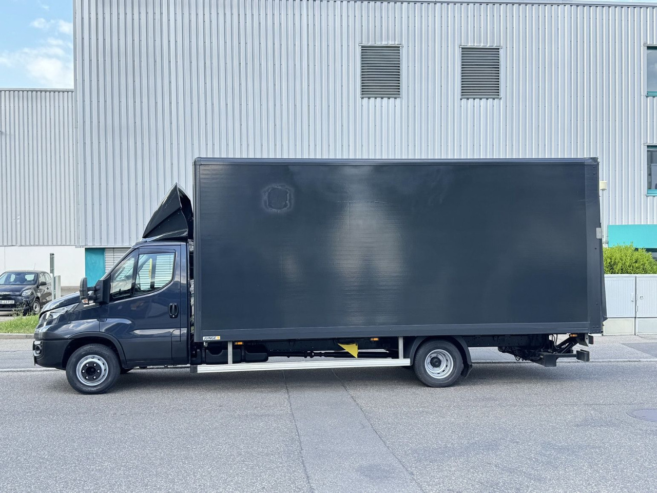 Iveco Daily 72c180 Hi-Matic Koffer LBW Luftgef. Klima - Tarbesõiduk furgoon: pilt 4 Iveco Daily 72c180 Hi-Matic Koffer LBW Luftgef. Klima - Tarbesõiduk furgoon: pilt 4