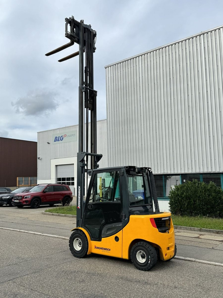 Jungheinrich DFG 430s 600DZ 3t Triplex 6m Zinkenverst. Seiten - Diiseltõstuk: pilt 3 Jungheinrich DFG 430s 600DZ 3t Triplex 6m Zinkenverst. Seiten - Diiseltõstuk: pilt 3