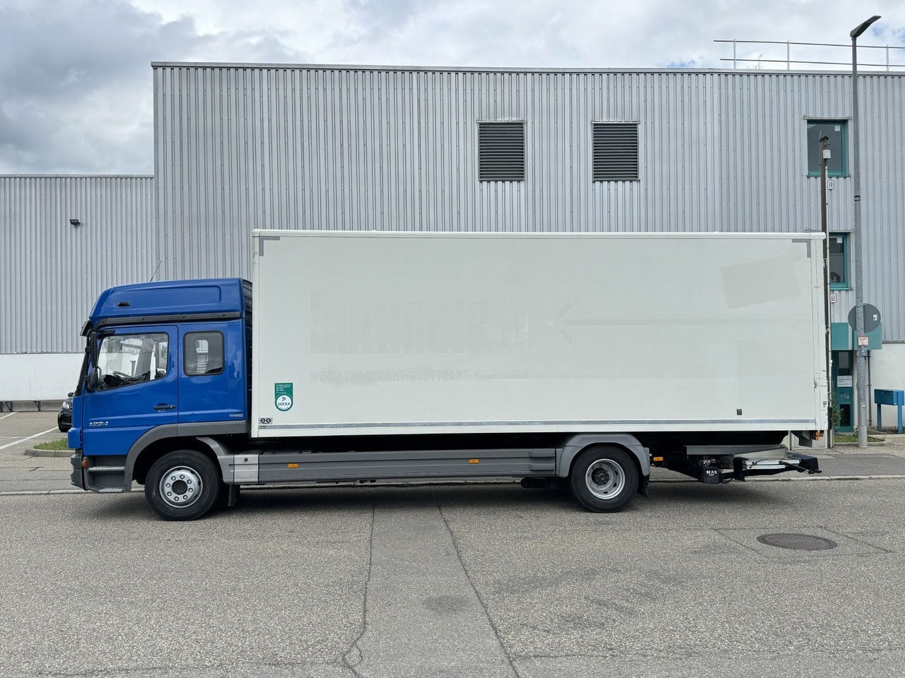 Mercedes-Benz Atego 1224 L Möbelkoffer GH 6-Sitze u-LBW Umzug - Kasti veoauto: pilt 5 Mercedes-Benz Atego 1224 L Möbelkoffer GH 6-Sitze u-LBW Umzug - Kasti veoauto: pilt 5