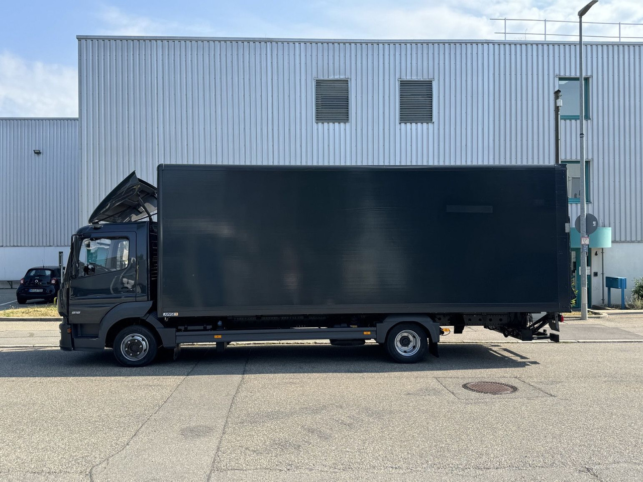 Mercedes-Benz Atego 818L Koffer 7,3m LBW Klima Automatik - Tarbesõiduk furgoon: pilt 4 Mercedes-Benz Atego 818L Koffer 7,3m LBW Klima Automatik - Tarbesõiduk furgoon: pilt 4