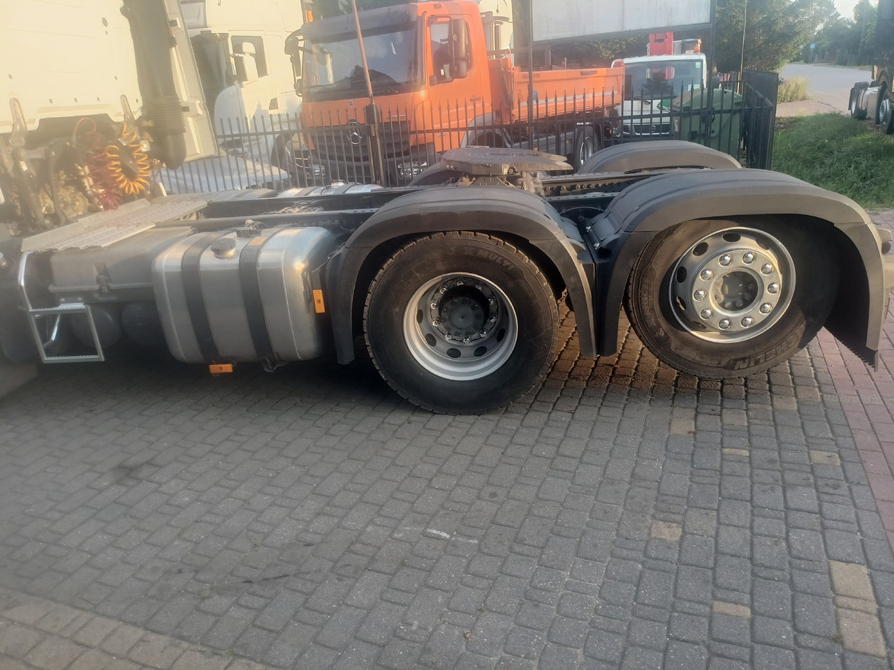 Mercedes-Benz Actros 2551 - Sadulveok: pilt 2 Mercedes-Benz Actros 2551 - Sadulveok: pilt 2