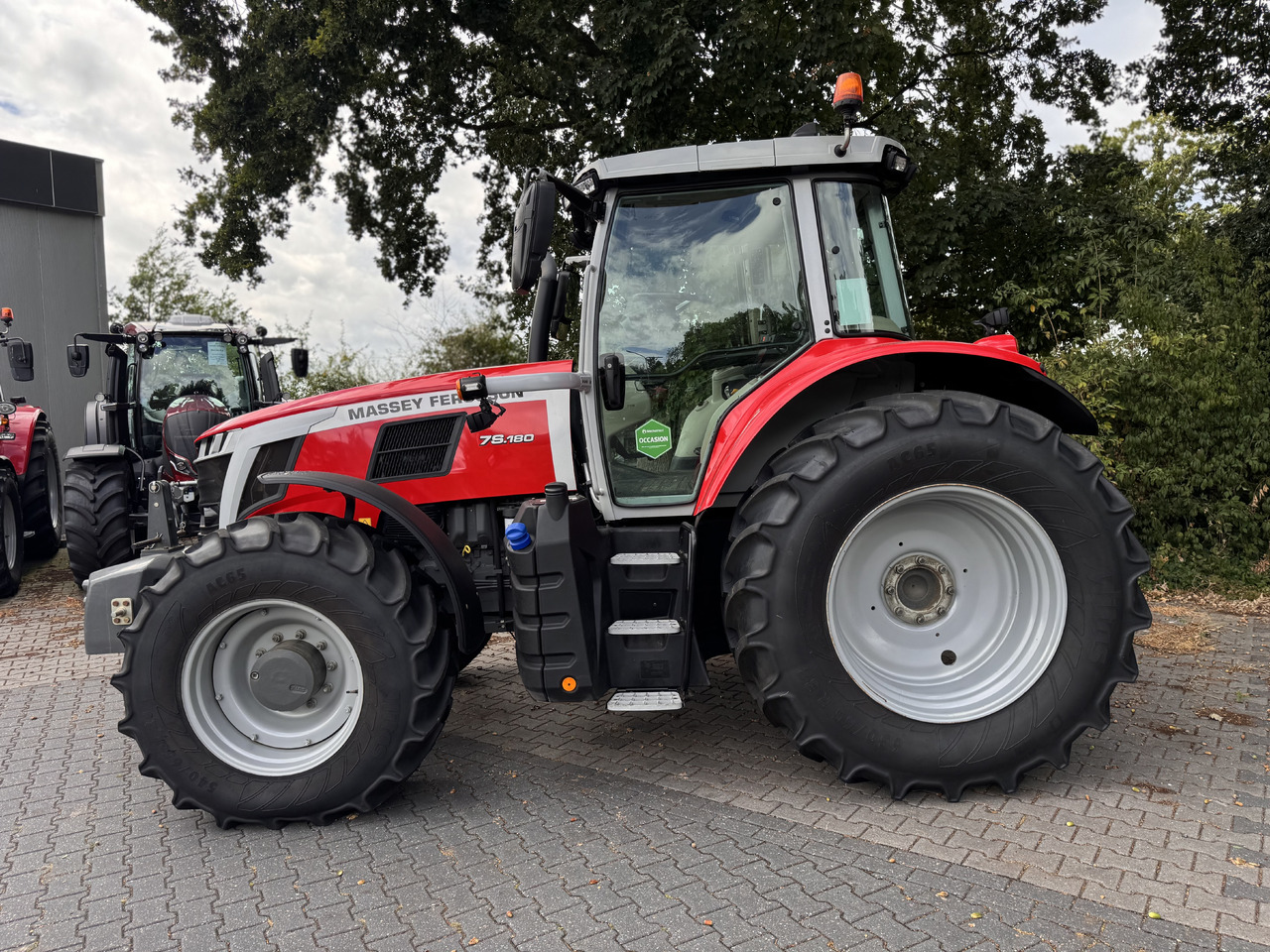 MASSEY FERGUSON 7s.180 Dyna6 Efficient - Traktor: pilt 2 MASSEY FERGUSON 7s.180 Dyna6 Efficient - Traktor: pilt 2