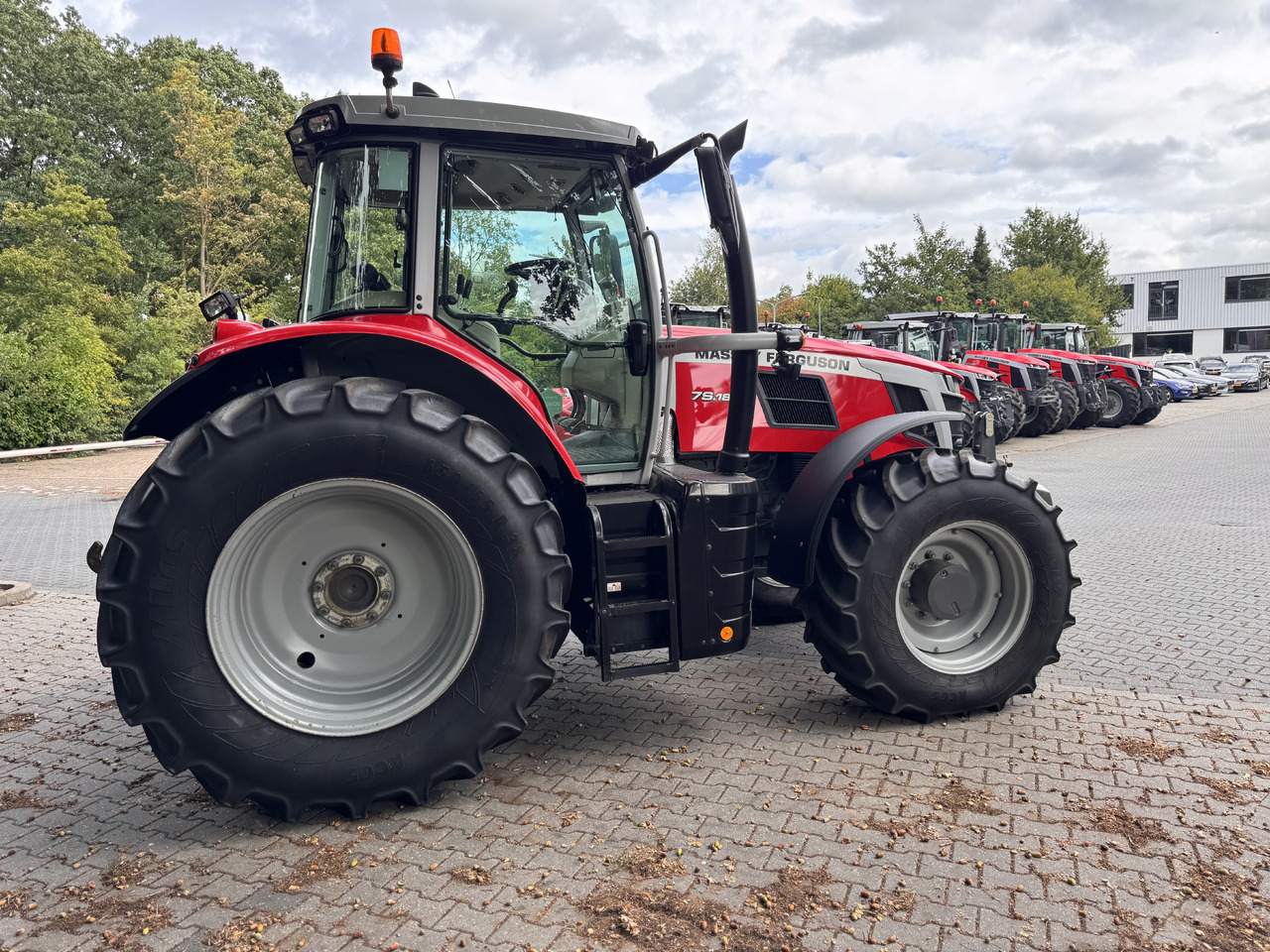Massey Ferguson 7s.180 Dyna6 Efficient - Traktor: pilt 4 Massey Ferguson 7s.180 Dyna6 Efficient - Traktor: pilt 4