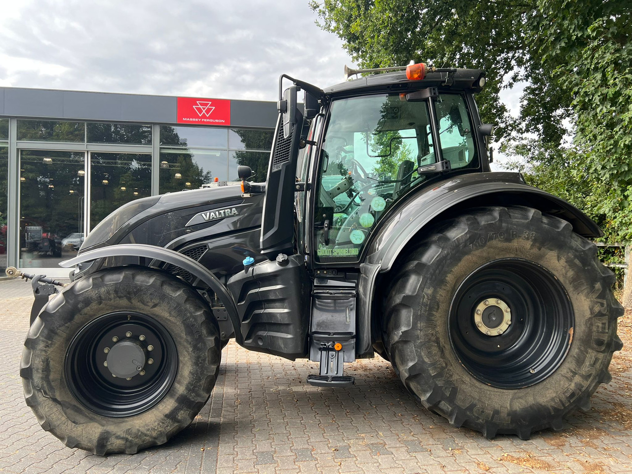 Valtra T174 Versu - Traktor: pilt 2 Valtra T174 Versu - Traktor: pilt 2