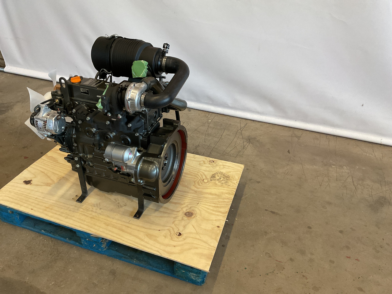 Yanmar 4TNV84T - Mootor: pilt 4 Yanmar 4TNV84T - Mootor: pilt 4