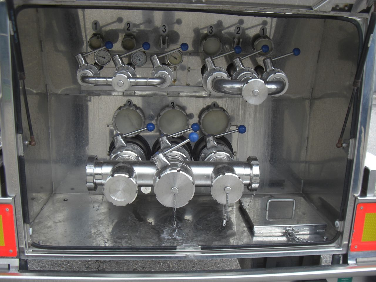 Magyar SRMAGD / BIERTANKER - Tsistern poolhaagis: pilt 5 Magyar SRMAGD / BIERTANKER - Tsistern poolhaagis: pilt 5