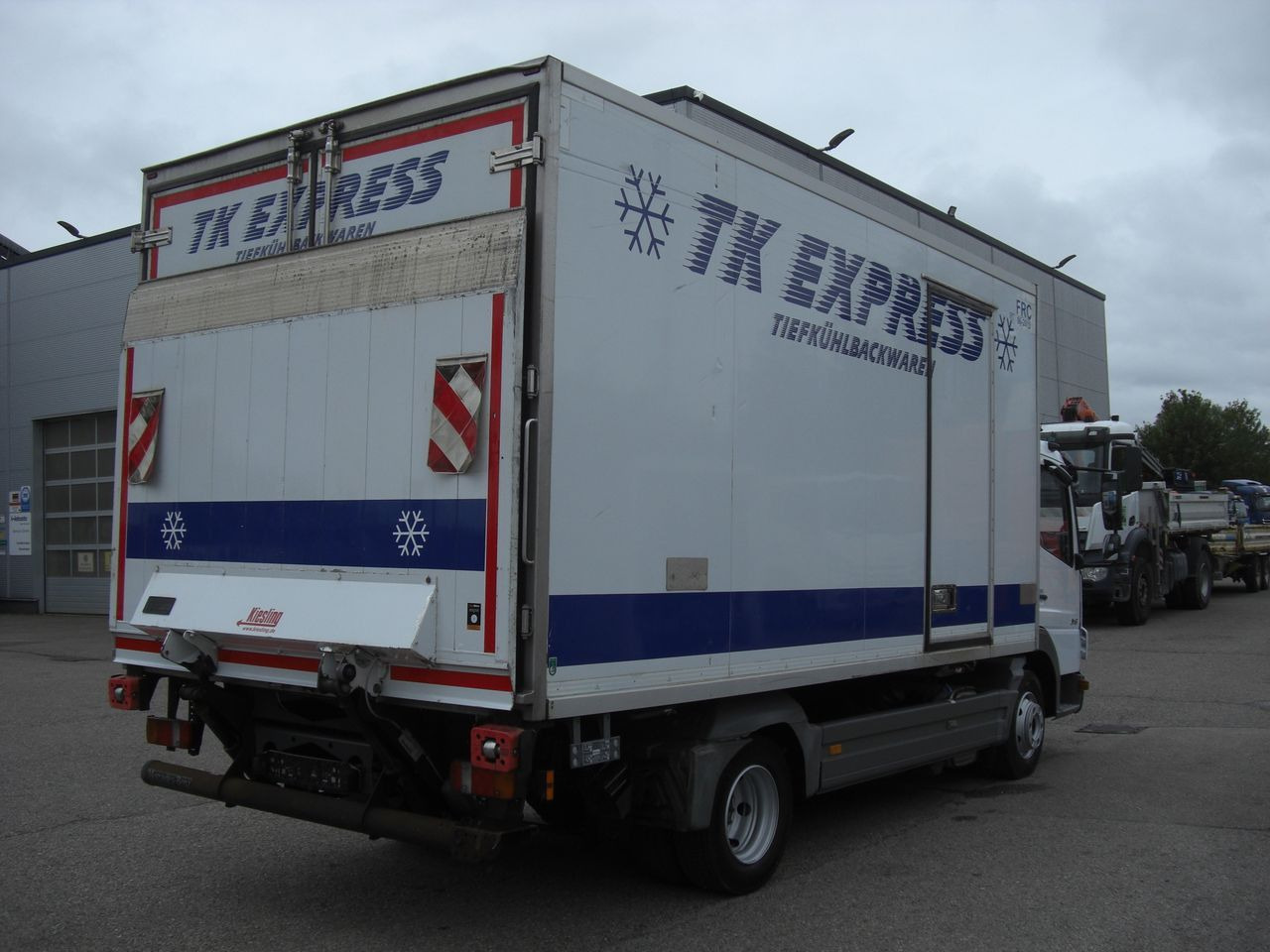 Mercedes-Benz 816 / Tiefkühler / LBW Mercedes-Benz 816 / Tiefkühler / LBW - Tarbesõiduk külmik: pilt 3 Mercedes-Benz 816 / Tiefkühler / LBW Mercedes-Benz 816 / Tiefkühler / LBW - Tarbesõiduk külmik: pilt 3