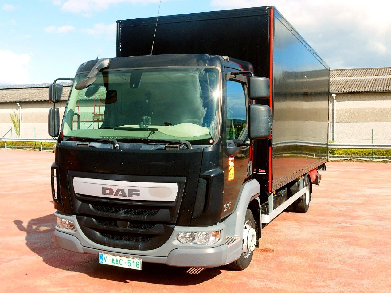 DAF LF FA 180 MEUBEL KOFFER LBW LUFT FEDERUNG AIRCO - Kasti veoauto: pilt 5 DAF LF FA 180 MEUBEL KOFFER LBW LUFT FEDERUNG AIRCO - Kasti veoauto: pilt 5