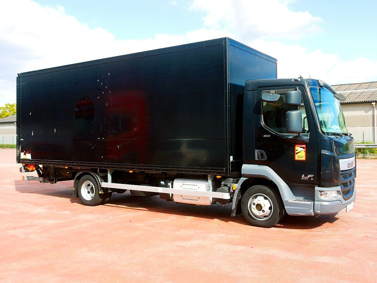 DAF LF FA 180 MEUBEL KOFFER LBW LUFT FEDERUNG AIRCO - Kasti veoauto: pilt 3 DAF LF FA 180 MEUBEL KOFFER LBW LUFT FEDERUNG AIRCO - Kasti veoauto: pilt 3