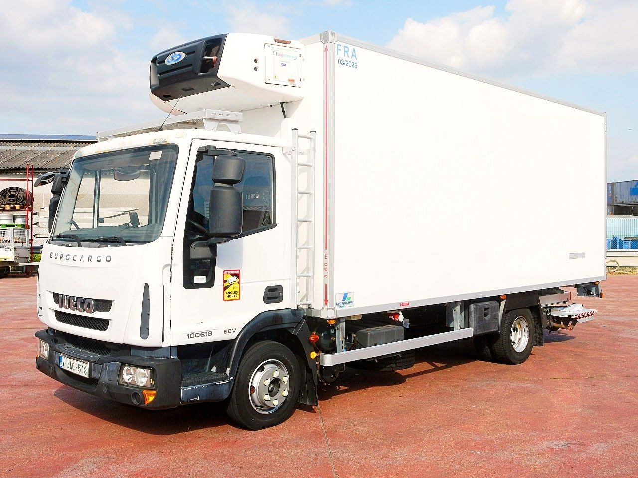 Iveco 100E18 EUROCARGO KUHLKOFFER CARRIER SUPRA 175tkm Iveco 100E18 EUROCARGO KUHLKOFFER CARRIER SUPRA 175tkm - Külmutiga veoauto: pilt 4 Iveco 100E18 EUROCARGO KUHLKOFFER CARRIER SUPRA 175tkm Iveco 100E18 EUROCARGO KUHLKOFFER CARRIER SUPRA 175tkm - Külmutiga veoauto: pilt 4