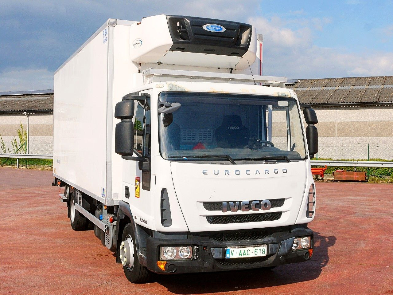 Iveco 100E18 EUROCARGO KUHLKOFFER CARRIER SUPRA 175tkm Iveco 100E18 EUROCARGO KUHLKOFFER CARRIER SUPRA 175tkm - Külmutiga veoauto: pilt 1 Iveco 100E18 EUROCARGO KUHLKOFFER CARRIER SUPRA 175tkm Iveco 100E18 EUROCARGO KUHLKOFFER CARRIER SUPRA 175tkm - Külmutiga veoauto: pilt 1