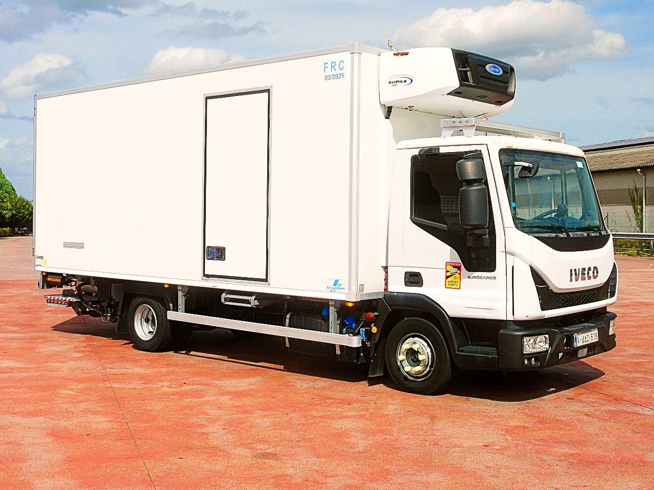 Iveco 100E19 KUHLKOFFER CARRIER SUPRA 550 luft fed A/C - Külmutiga veoauto: pilt 2 Iveco 100E19 KUHLKOFFER CARRIER SUPRA 550 luft fed A/C - Külmutiga veoauto: pilt 2